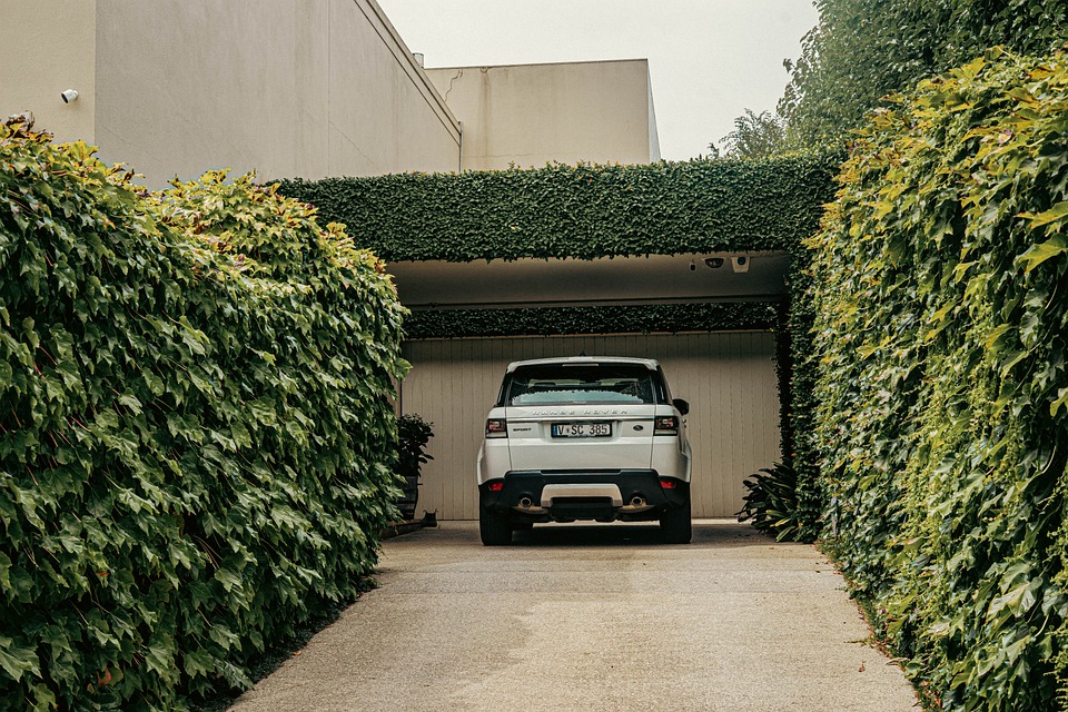 4 Reasons Why DIY Garage Makeover Is a Bad Idea